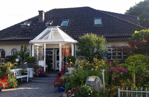 Rieseby Apartment | Apartment 'Gretchen' with Shared Terrace, Shared Garden and Wi-Fi