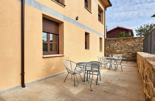 Ferreras de Abajo Apartment | Apartment 'Habitacion 1 Adaptada' with Shared Pool, Shared Terrace and Wi-Fi