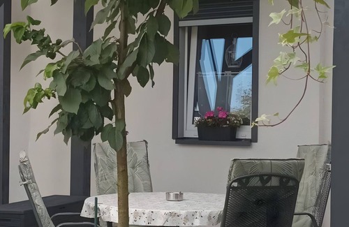 Mildenitz Apartment | Apartment 'Haus Beim Schloß' with Private Terrace, Wi-Fi and Air Conditioning