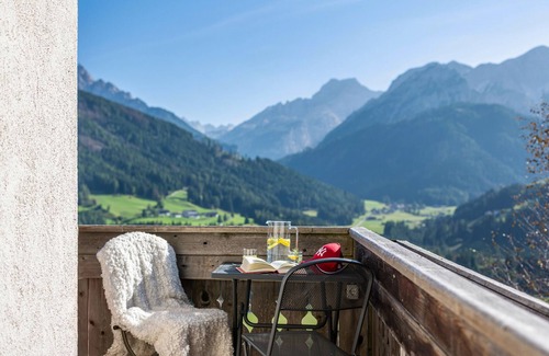 Villabassa Apartment | Apartment Häuslerhof Betula with Mountain View, Balcony & Wi-Fi