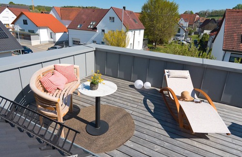 Engstingen Apartment | Apartment 'Heidrun Kalkau' with Private Terrace, Balcony and Wi-Fi