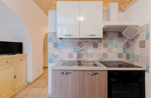 Tuglie Apartment | Apartment 'Helga' with Shared Terrace, Wi-Fi and Air Conditioning