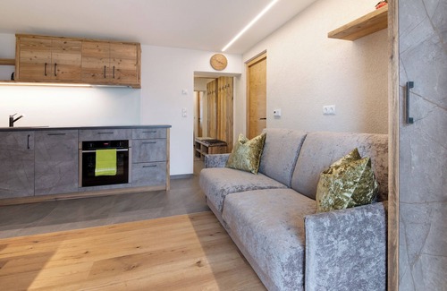Lasa Apartment | Apartment 'Heuduft' with Mountain View, Shared Garden and Wi-Fi