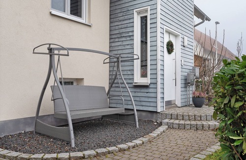 Zusenhofen Apartment | Apartment 'Hildas Plätzchen' with Private Terrace and Wi-Fi