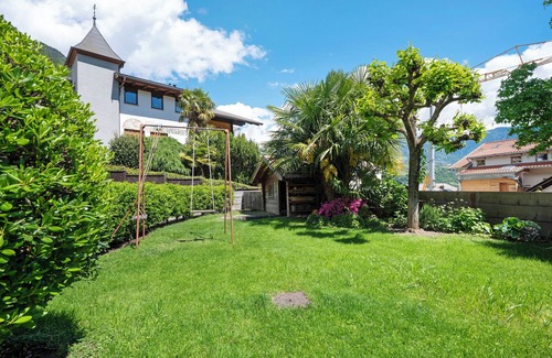 Lagundo Apartment | Apartment 'Hofanger Vinschgau' with Mountain View, Private Terrace and Wi-Fi