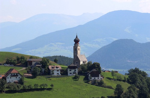 Renon Ski Chalet | Apartment 'Hofer Hitt 1' with Mountain View, Private Terrace and Wi-Fi