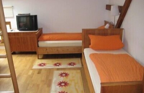 Neuoetting Apartment | Apartment Holzknecht 4 persons, 24sqm, shower, WC, combined living room and bedroom