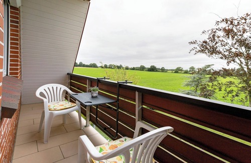 Winnert Apartment | Apartment 'I Raup' with Shared Garden, Balcony and Wi-Fi