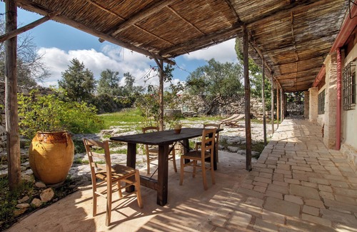 Bisceglie Apartment | Apartment 'Iazzo' with Shared Terrace, Private Garden and Wi-Fi