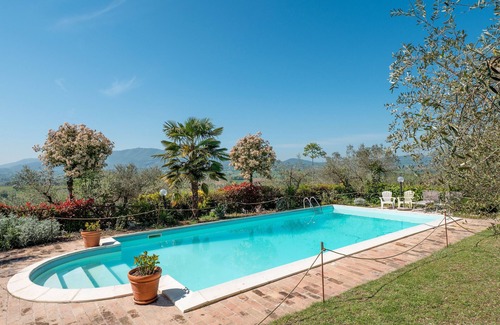 Pietrauta Apartment | Apartment 'Il Grappolo E La Rosa Centifolia' with Shared Garden and Wi-Fi