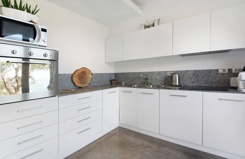 Bonassola Apartment | Apartment "Il Paradiso Sul Mare" with Shared Garden and Wi-Fi