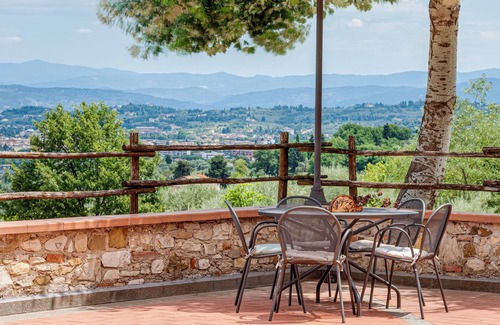 San Martino alla Palma Apartment | Apartment 'Il Poderaccio Scirocco' with Shared Pool, Wi-Fi and Air Conditioning