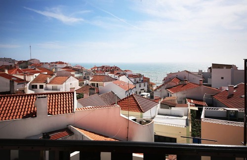 Ericeira Apartment | Apartment im Zentrum, Balkon mit Meerblick & Grill