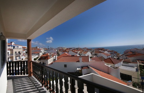 Ericeira Apartment | Apartment im Zentrum, Balkon mit Meerblick & Grill
