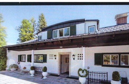 Bad Ischl Apartment | Apartment in a dream location with a view of the local mountain Katrin