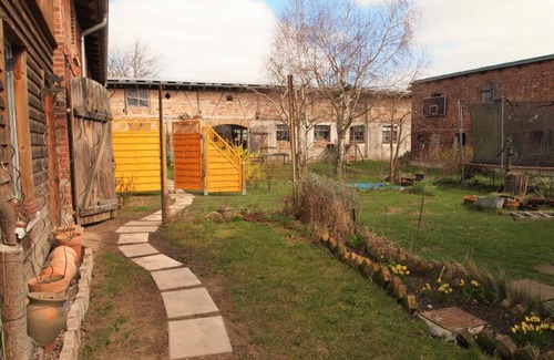 Mesekenhagen Apartment | Apartment in a farmhouse with idyllic courtyard and natural garden