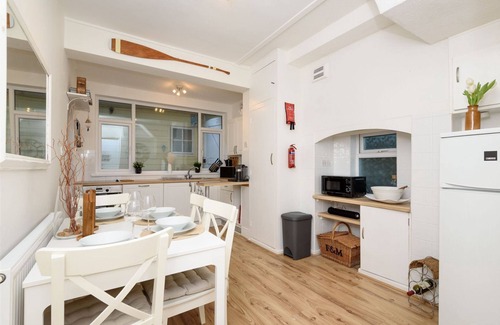 West Looe House | Apartment in fabulous position with sea and harbour views!