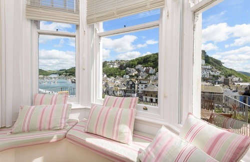 West Looe House | Apartment in fabulous position with sea and harbour views!