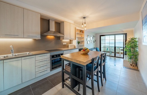 L'Escala Apartment | Apartment in L’Escala near Sandy Beaches