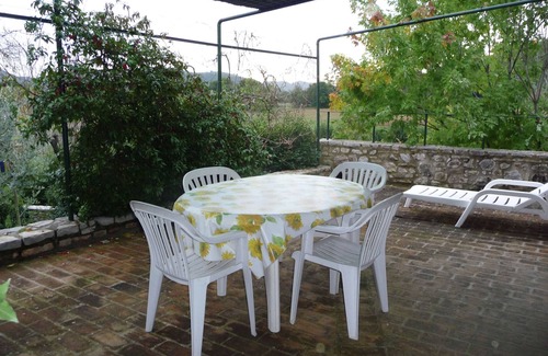 Collesanto Apartment | Apartment in Mantignana with shared pool