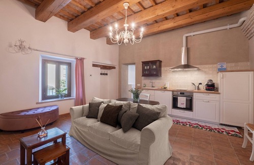 Mombaroccio Apartment | Apartment in Noble Villa near Ecological Park