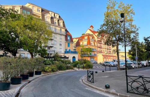 Le Blanc-Mesnil Apartment | Apartment in Paris Suburb, 15 minutes to center.