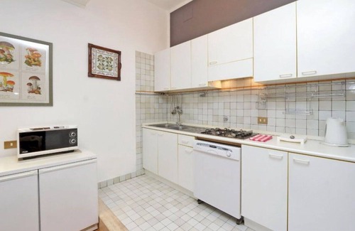 Rione XVIII Castro Pretorio Apartment | Apartment in Rome with 2 bedrooms sleeps 5