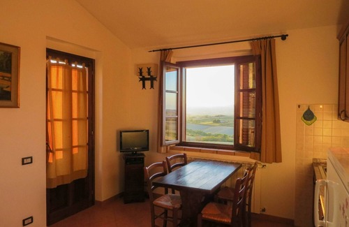 Pomaia Apartment | Apartment in terraced house with terrace and panoramic view, 2 rooms, 4 pers.