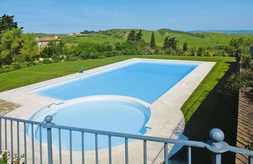 Gambassi Terme Apartment | Apartment in Tuscany with Pool & Golf
