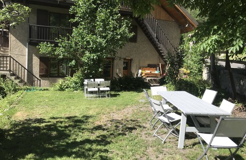 Vallouise Apartment | Apartment in vaulted cellar in the heart of Vallouise