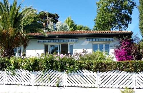 Ciboure Apartment | Apartment in villa in residential and quiet area, near the beach, center city and shops.,
