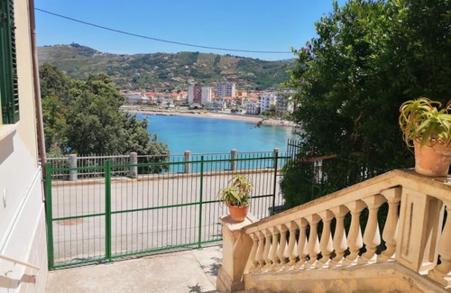 Agropoli Apartment | Apartment in villa on beach in greenery, in center