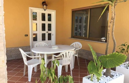 Latina Lido Villa | Apartment in villa with garden