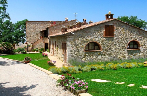 Gambassi Terme Villa | Apartment in villa with pool, A/C, WIFI, TV, terrace, panoramic view, close to San Gimignano