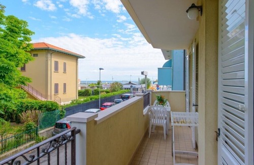 Viserbella Apartment | Apartment in Viserba, 6 places, with free covered parking.