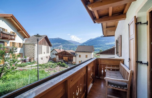 Montechiaro Apartment | Apartment "Hof am Schloss Edelweiss" with Mountain View and Wi-Fi