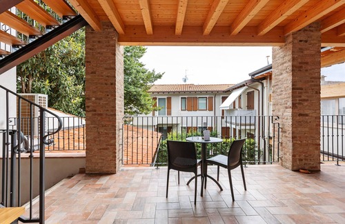 Portese Apartment | Apartment 'Bilocale - Isola Del Garda' with Shared Pool, Wi-Fi and Air Conditioning