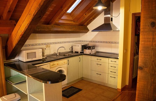 Uztarroz Apartment | Apartment 'Kabila Enea 2' with Mountain View, Private Garden and Wi-Fi