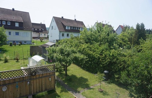 Moessingen Apartment | Apartment 'Kirsch-kern' with Balcony and Wi-Fi