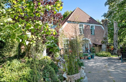 Schulp Apartment | Apartment 'Kleine 2' with Shared Garden and Wi-Fi