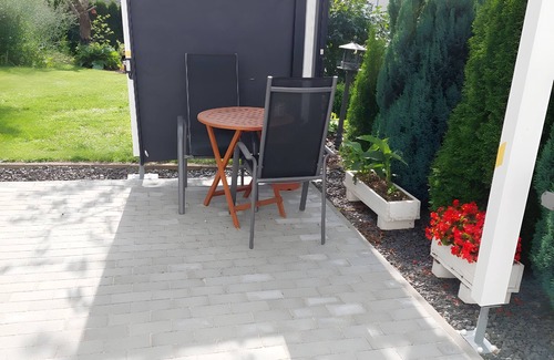 Lutzenhardt Apartment | Apartment 'Klink' with Private Terrace, Shared Garden and Wi-Fi