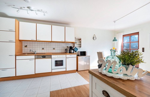 Westerholz Apartment | Apartment 'Küstenkind' with Private Terrace, Private Garden and Wi-Fi