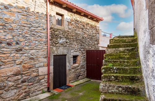 Perena Apartment | Apartment 'La Plazuela De Mari II' with Balcony and Wi-Fi