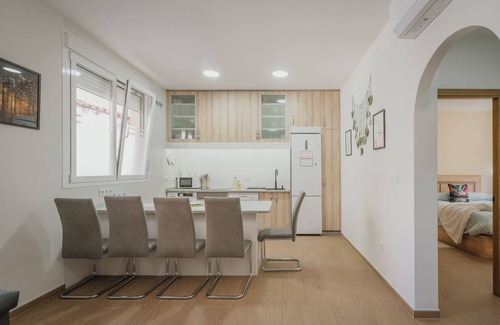 Candeleda Apartment | Apartment 'La Aurora De Candeleda' with Lake View, Wi-Fi and Air Conditioning