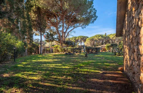 Ansedonia Apartment | Apartment 'La Capannuccia A' with Shared Garden, Wi-Fi and Air Conditioning