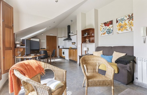 Navia Apartment | Apartment 'La Cruz De Paderne' with Mountain View, Garden and Wi-Fi