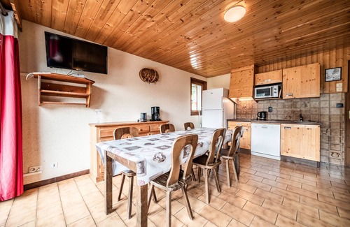 Chatel Apartment | Apartment 'La Flèche De Bronze - 6 People' with Mountain View, Balcony and Wi-Fi