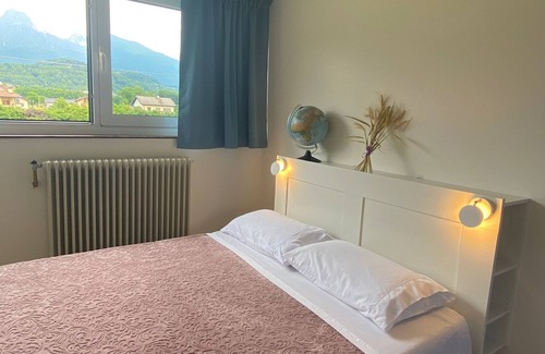 Feltre Apartment | Apartment 'La Mansarda' with Mountain View, Shared Garden and Air Conditioning