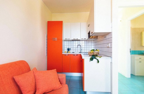 Cavo Apartment | Apartment "La Pergola al Cavo 5" close to the Beach with Shared Pool & Wi-Fi