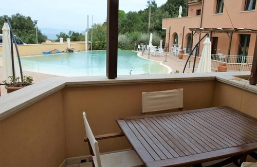 Cavo Apartment | Apartment "La Pergola al Cavo 5" close to the Beach with Shared Pool & Wi-Fi